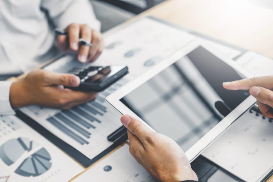 Two team members discussing the Cost efficient technology