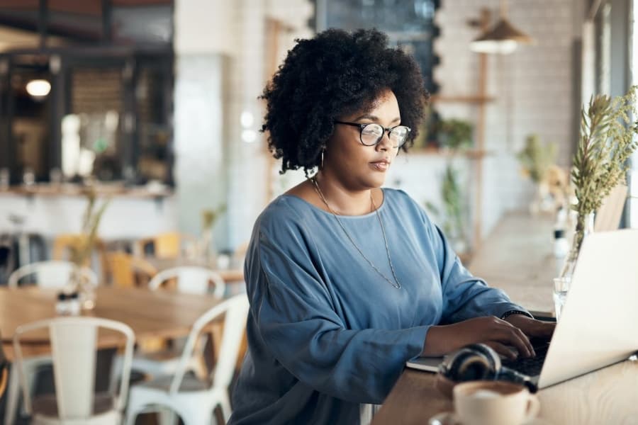 woman on a laptop at a cafe